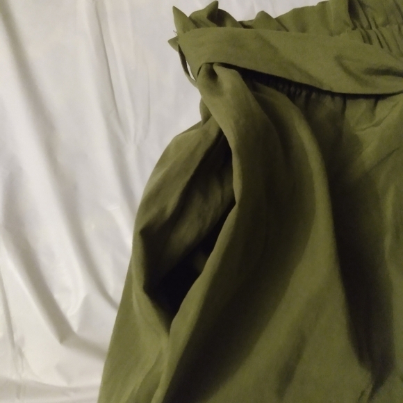 Women's Shein  Paper Bag Shorts, sz S, Olive Green, Preowned - Picture 5 of 6